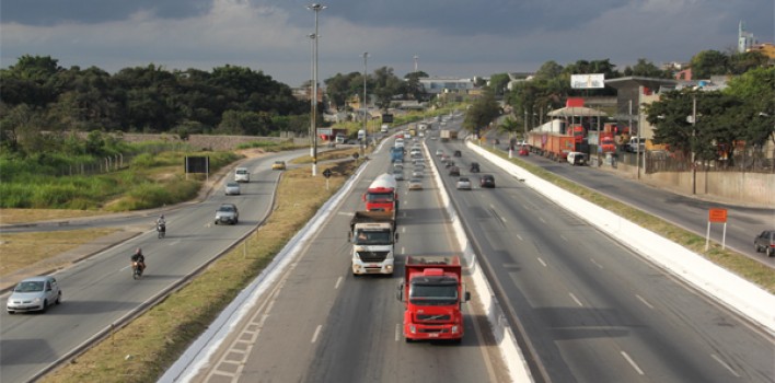Isenção de taxas de renovação de CNH para caminhoneiros é rejeitada na Câmara dos Deputados