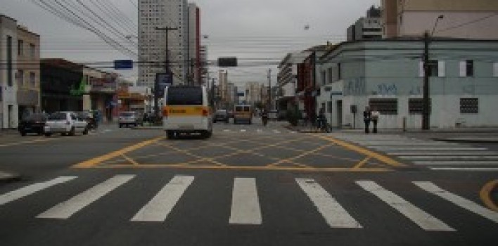 Comissão aprova recurso extra de sinalização em faixas de pedestres