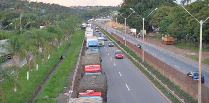 Caminhoneiros em greve serão multados em 1 915 reais