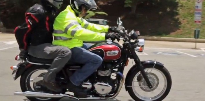 Assembleia de SP aprova projeto de lei que proíbe garupa em motos