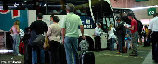 Governo põe fim no limite de quilometragem para viagens de vans e micro-ônibus