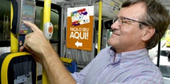 Passagem de ônibus agora é paga em débito e crédito no interior de SP