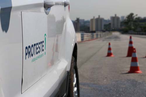 PROTESTE testa carro com controle de estabilidade em Interlagos