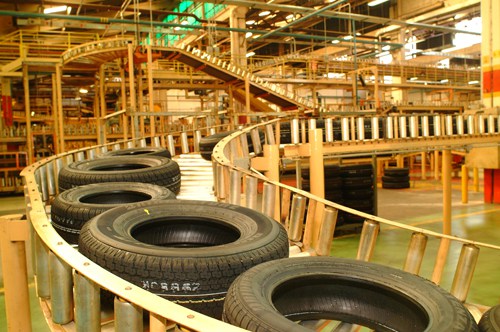 Montadoras reduziram drasticamente compras de pneus, diz associação