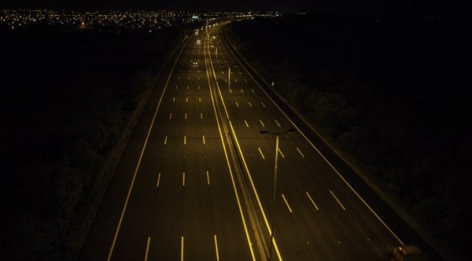 Rodovias federais poderão ter iluminação. A dúvida é quem vai pagar a conta