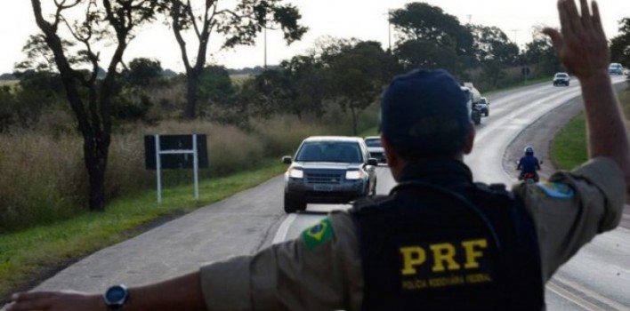 Farol de dia passa a valer em rodovias. Conheça as regras de uso das lanternas