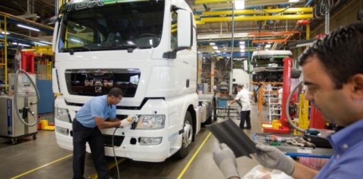 Produção de caminhões recua 24% no semestre