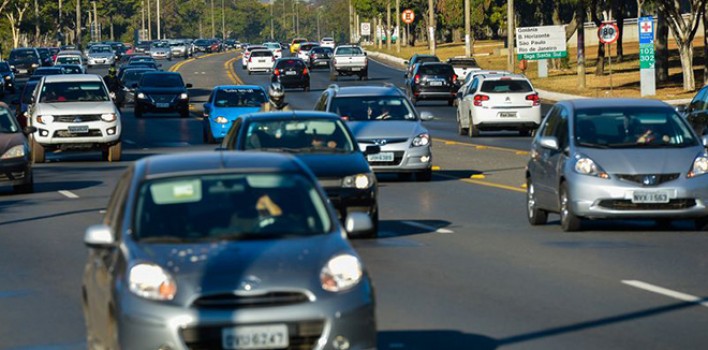 Governo recorrerá contra suspensão de multas por lei do farol baixo