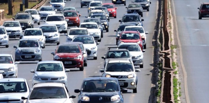 Justiça Federal suspende multa por farol desligado nas rodovias do país