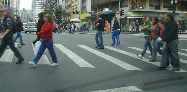 OMS sugere limite de velocidade de 50 km/h em vias urbanas