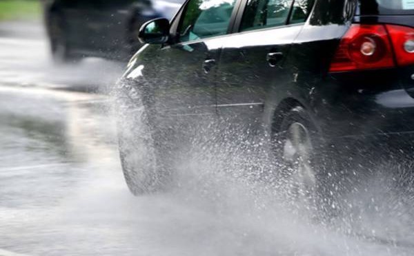 Chuvas exigem mais atenção do condutor e cuidados com veículo