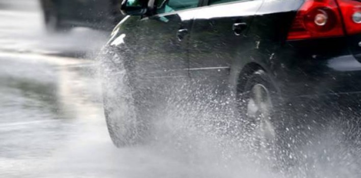 Chuvas exigem mais atenção do condutor e cuidados com veículo