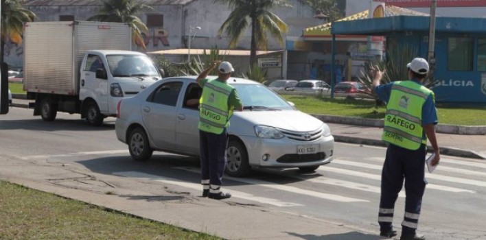 Som que possa ser ouvido do lado de fora do carro vai render cinco pontos na carteira e multa