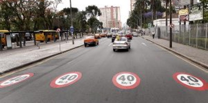 Estatísticas mostram queda de acidentes em vias que tiveram redução de velocidade