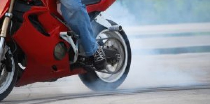 Jovens são quase metade das vítimas de acidentes em motos