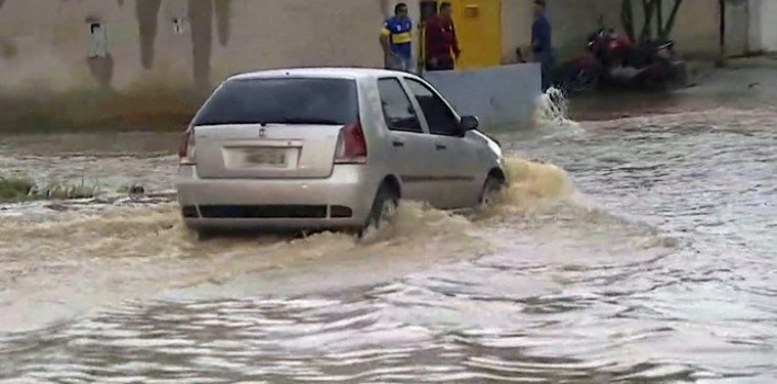 Mito ou verdade: alagamento deve ser atravessado em baixa velocidade