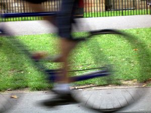 Comissão aprova curso obrigatório de proteção a ciclistas para condutores de ônibus