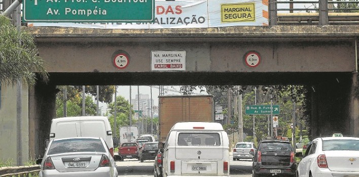 Farol baixo durante o dia não é obrigatório nas Marginais