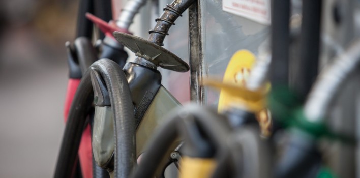 Redução do preço da gasolina pela Petrobras não chega aos postos, aponta ANP