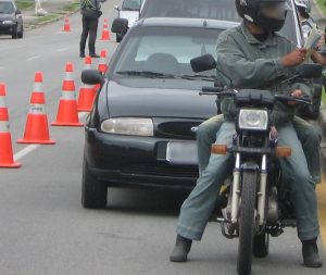 CCJ torna crime furar bloqueio policial sem autorização