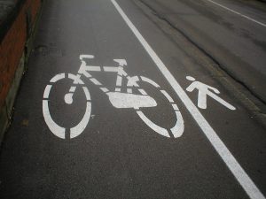 Debatedores fazem críticas a PL que define diretrizes para circulação de ciclistas e pedestres