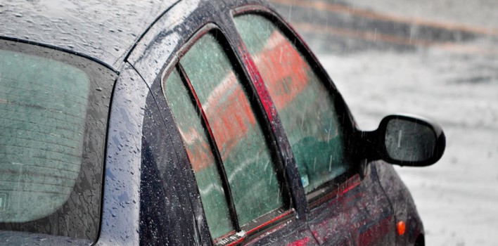 ESTEJA ALERTA PARA O TRÂNSITO E CONDIÇÕES DO VEÍCULO EM DIAS DE CHUVA