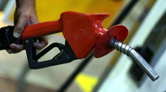 Preço da gasolina nos postos cai pela 9ª semana seguida, diz ANP