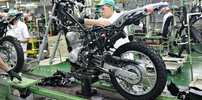 Produção de motos no Brasil cai 13,5% em agosto, diz Abraciclo