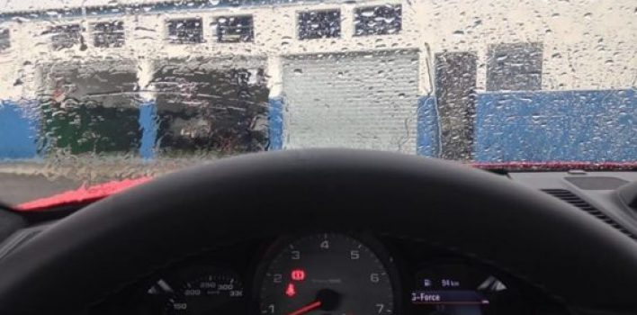 Confira 6 dicas para manter a visibilidade do carro perfeita em dias de chuva