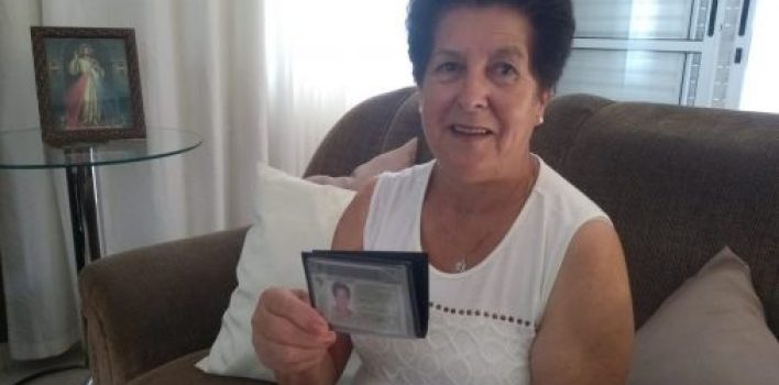 Aos 68 anos, idosa comemora primeira habilitação após reprovar 21 vezes em prova: ‘Nunca é tarde’