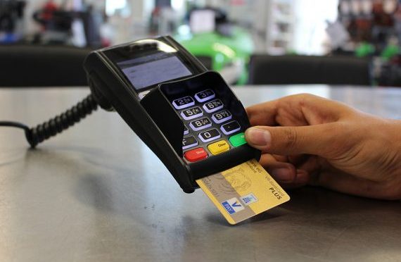 Após suspensão, Contran regulamenta pagamentos de multas com cartão de débito e crédito