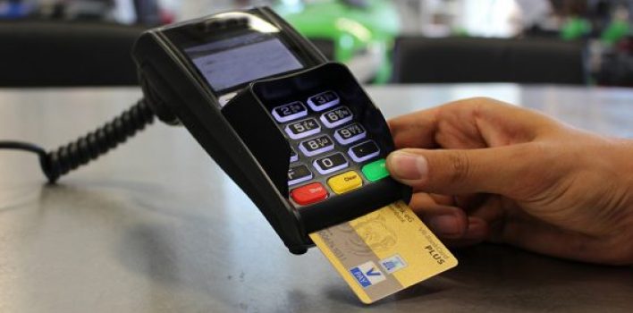 Após suspensão, Contran regulamenta pagamentos de multas com cartão de débito e crédito