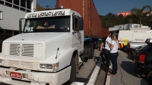 Barra de direção exige cuidados para evitar folgas que podem colocar em risco a segurança do caminhão