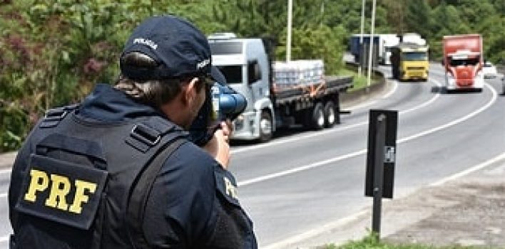 Bolsonaro determina suspensão de radares móveis em rodovias federais
