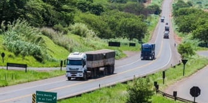 Bolsonaro veta avaliação periódica de saúde a motoristas profissionais