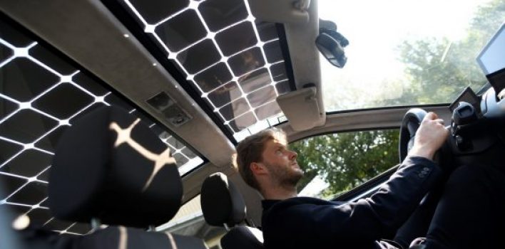 Carro elétrico movido a energia solar se recarrega enquanto anda