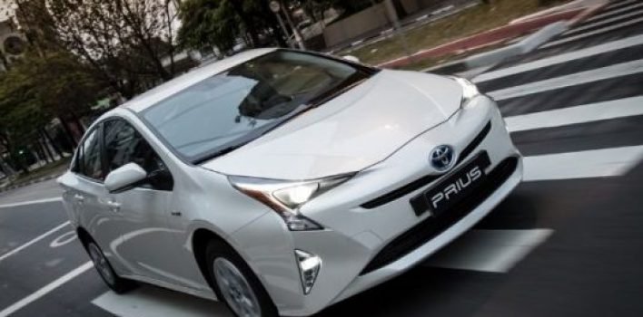 Carros elétricos e híbridos pagarão imposto de carro popular