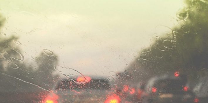 Chuva, alta velocidade e desgaste nos pneus são uma combinação perigosa