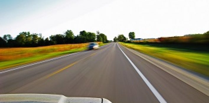 Cinco motivos para respeitar os limites de velocidade das vias, além da multa