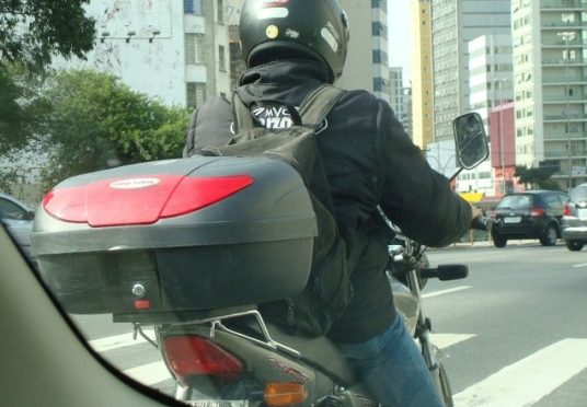 Comissão aprova lei que libera motos no corredor