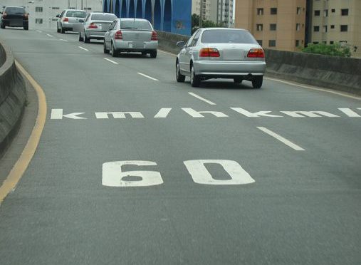 Comissão aprova projeto que só permite multar motorista quando velocidade exceder em 10% à permitida