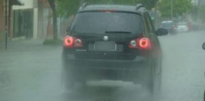 Detran alerta motoristas sobre cuidados no trânsito em dias chuvosos