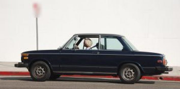 Dicas de segurança para idosos que ainda dirigem