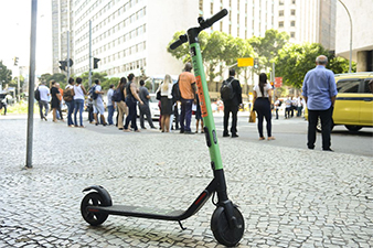 Especialistas alertam para riscos de patinetes, cada vez mais populares