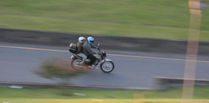 Nova lei de trânsito: conduzir motocicleta com farol apagado não será mais infração gravíssima