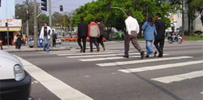 Motoristas e pedestres reconhecem melhorias no trânsito e diminuição de acidentes depois da instalação de radares