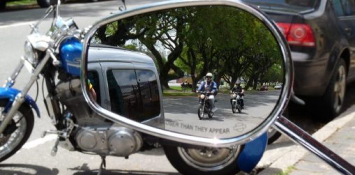 Por que o motociclista é a grande vítima do trânsito brasileiro?