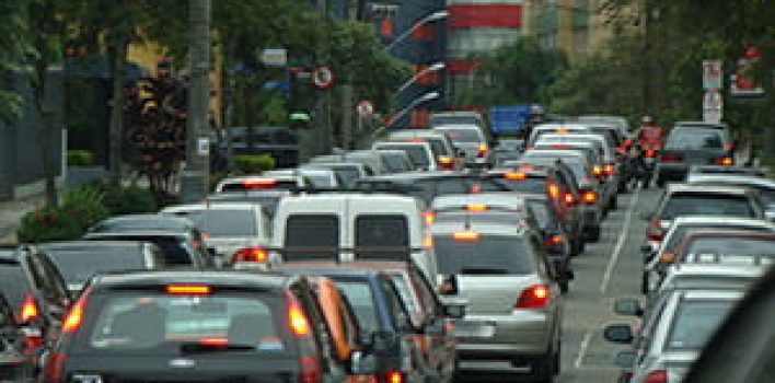 Mesmo com quarentena, 2 milhões de veículos voltam a circular em São Paulo e prefeitura estuda retomar rodízio