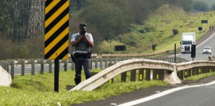 Policiais rodoviários com radar não poderão mais se esconder