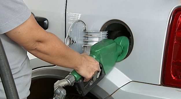 Preço da gasolina fica estável após registrar primeira queda em 14 semanas